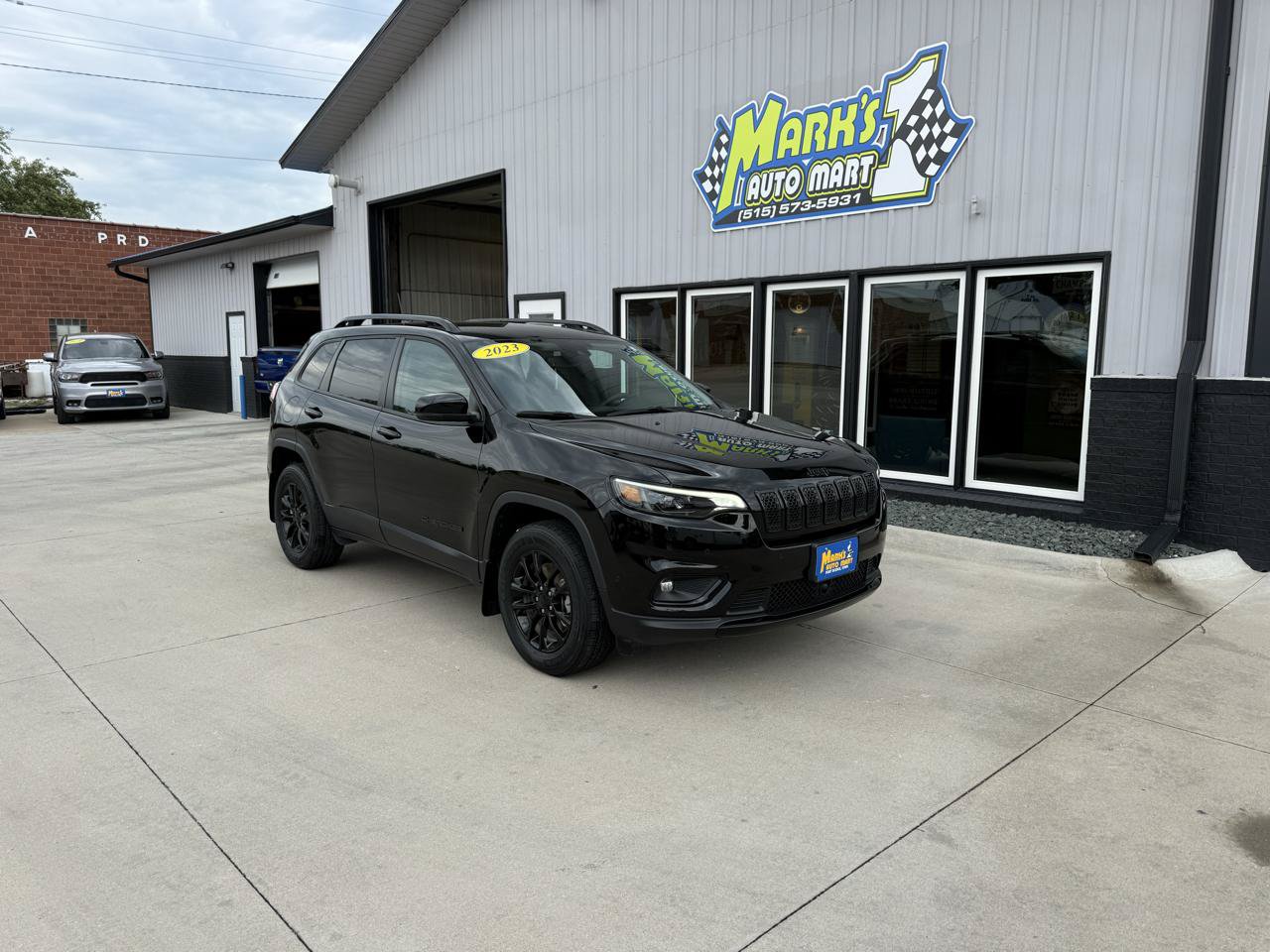 Used 2023 Jeep Cherokee Altitude Lux