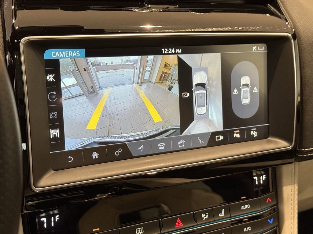 Used 2020 Jaguar F-PACE SVR image 28