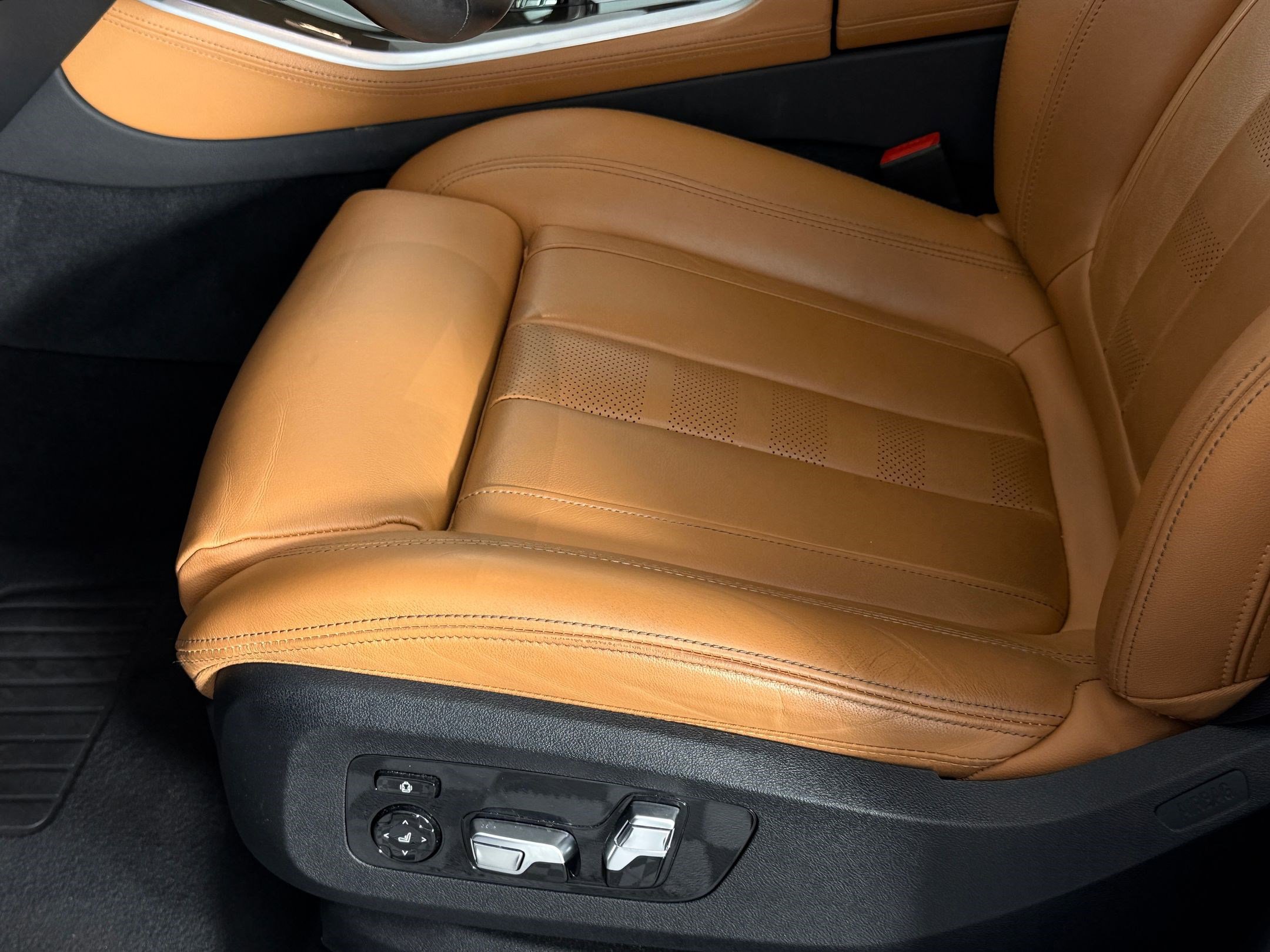 Used 2022 BMW X5 xDrive40i w/ M Sport Package image 13