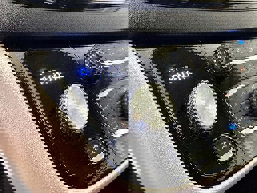 Used 2023 Chrysler Pacifica Touring-L image 29