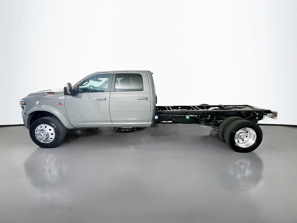 New 2026 RAM 5500 4x4 Crew Cab w/ Laramie Trim Package image 4