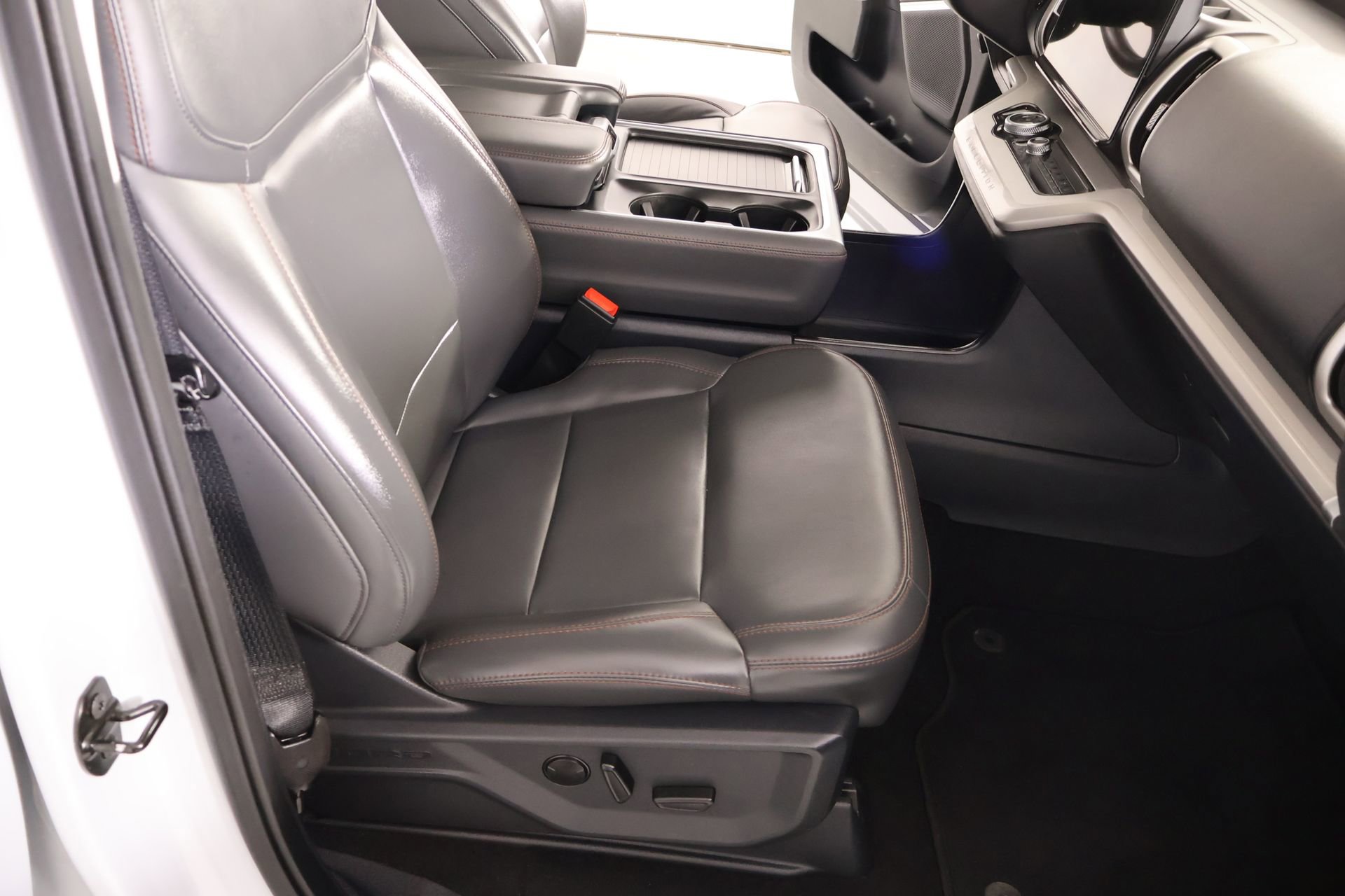 Used 2025 Ford Expedition Active AWD/4WD image 13