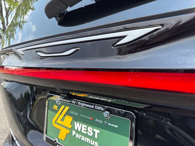 New 2027 Chrysler Pacifica Pinnacle w/ Theater Group FWD image 7