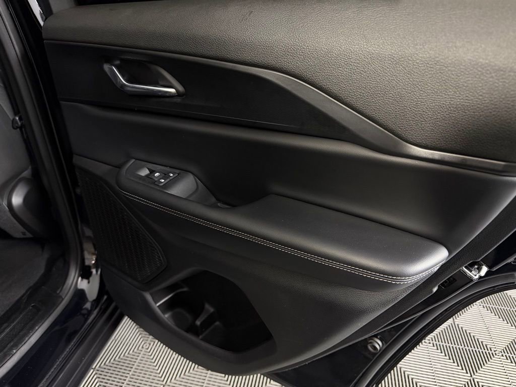 Used 2025 Jeep Grand Cherokee Laredo w/ Luxury Tech Group I image 31