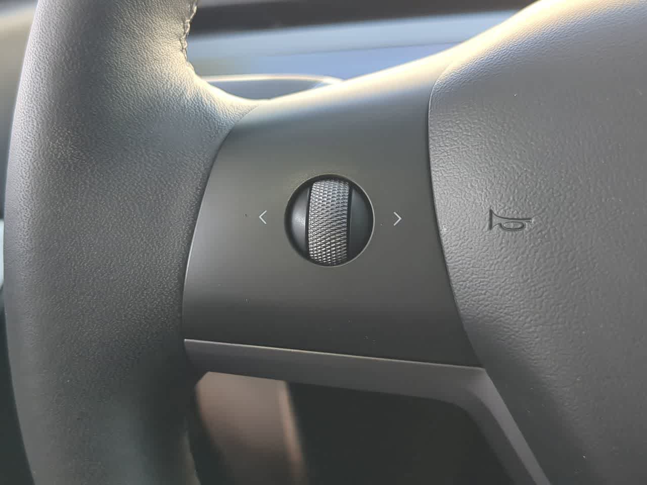 Used 2022 Tesla Model Y Performance AWD/4WD image 25
