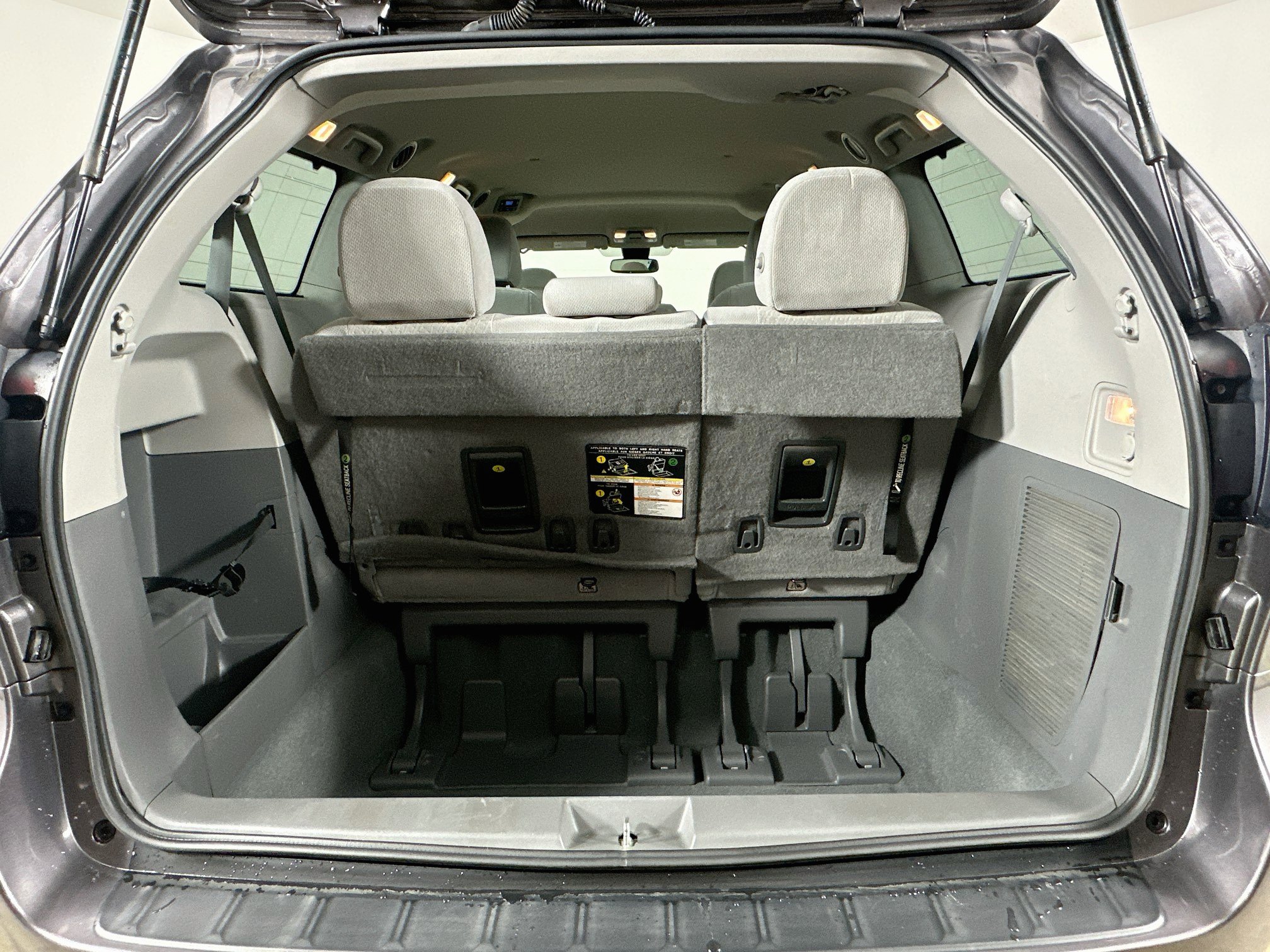 Used 2020 Toyota Sienna LE FWD image 29