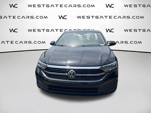 Used 2022 Volkswagen Jetta SE FWD image 2