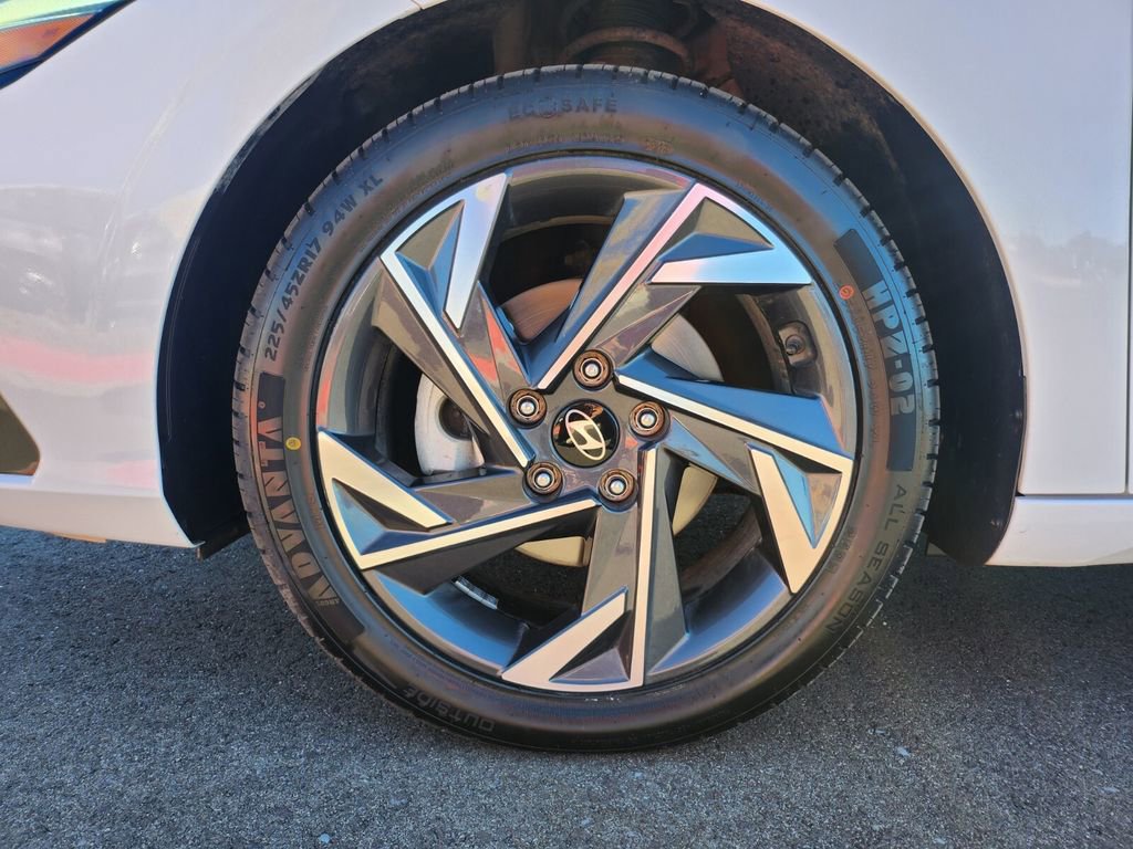Certified 2024 Hyundai Elantra Limited image 31