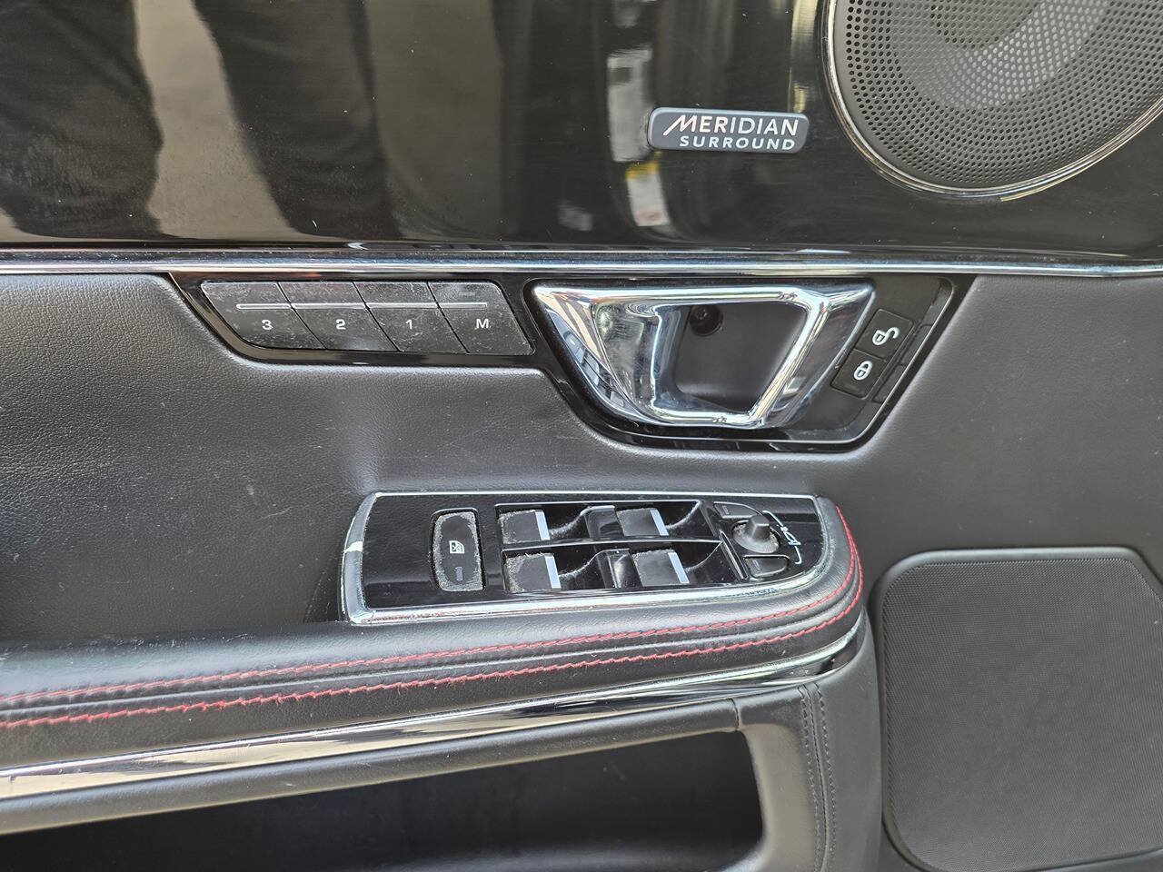 Used 2014 Jaguar XJ R LWB RWD image 13