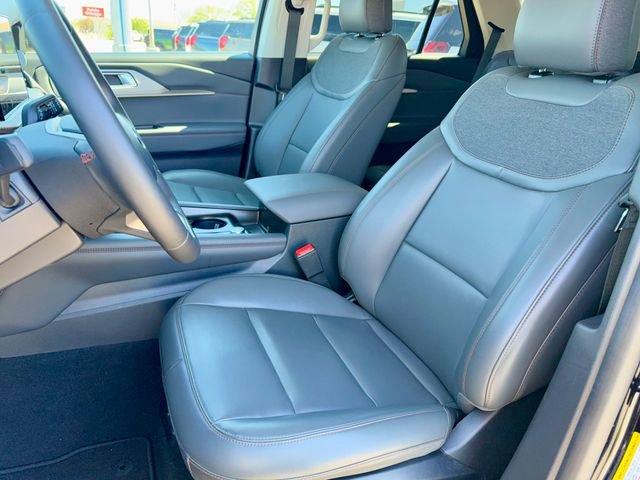 Used 2025 Ford Explorer Active w/ Active Comfort Package AWD/4WD image 13