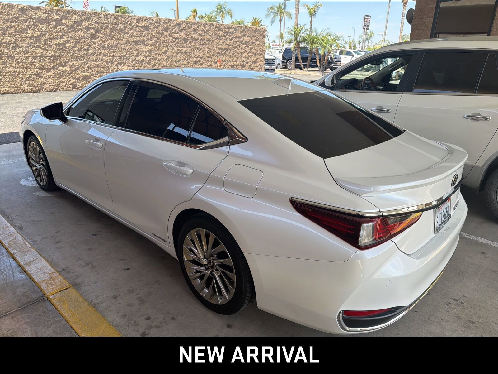 Used 2019 Lexus ES 300h w/ Accessory Package 2 FWD image 6