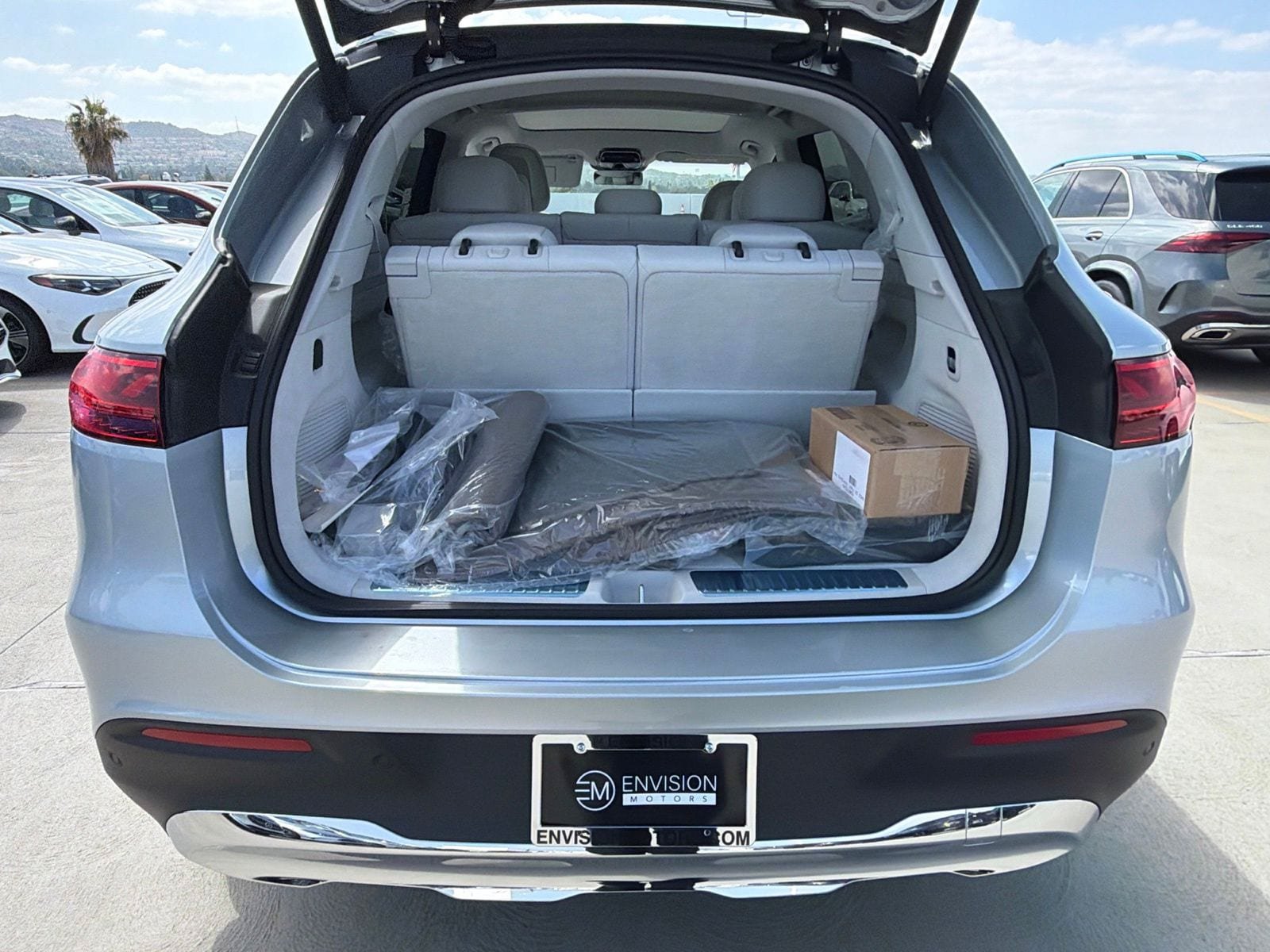 New 2027 Mercedes-Benz EQS 400 4MATIC SUV image 13