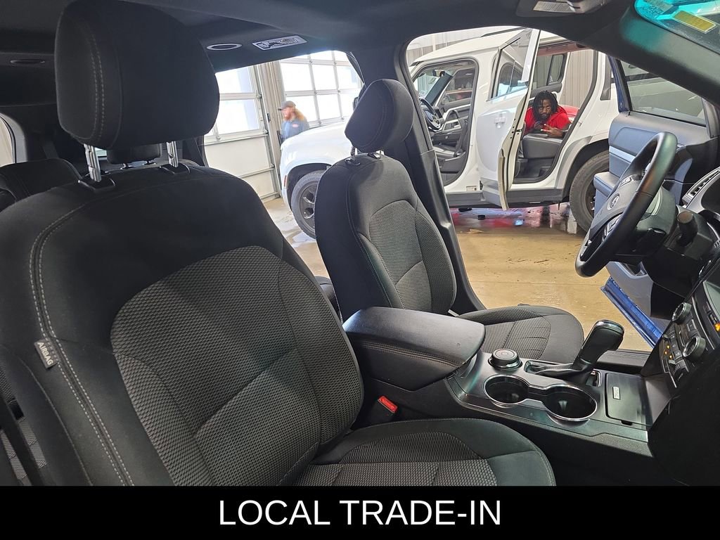 Used 2016 Ford Explorer XLT w/ Equipment Group 201A AWD/4WD image 10