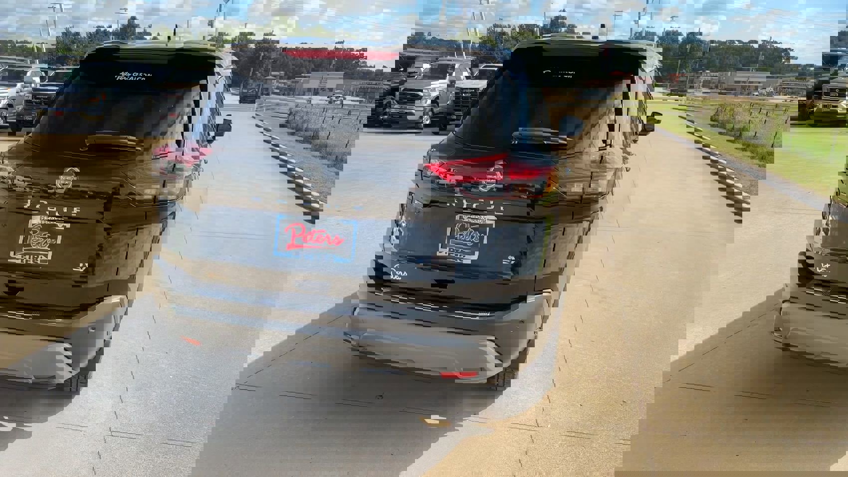 Used 2023 Nissan Rogue SV image 8