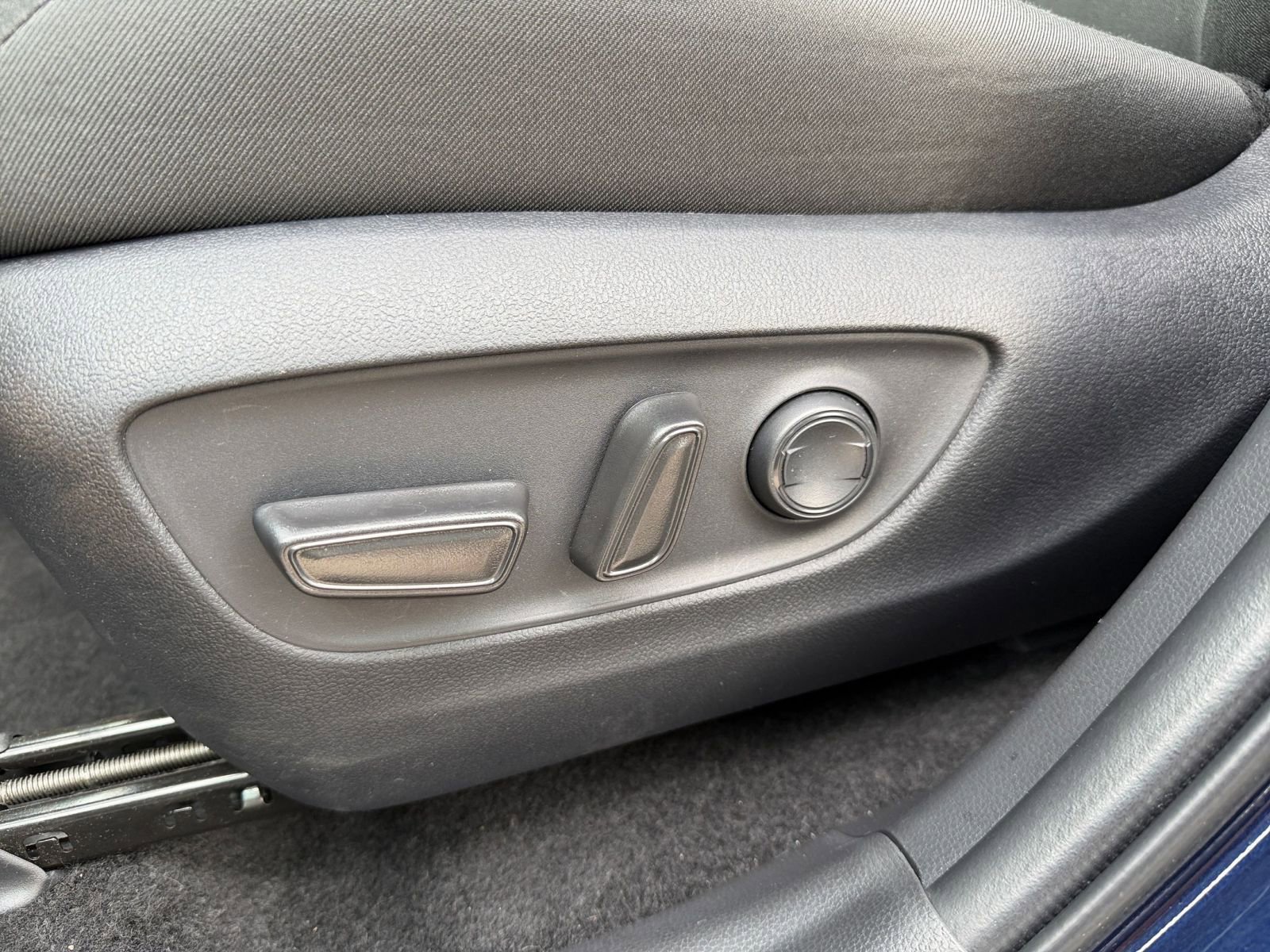 Used 2025 Toyota RAV4 XLE w/ Convenience Package image 23