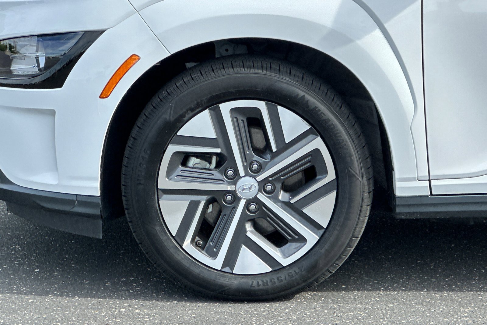 Used 2023 Hyundai Kona SE w/ Cargo Package FWD image 25