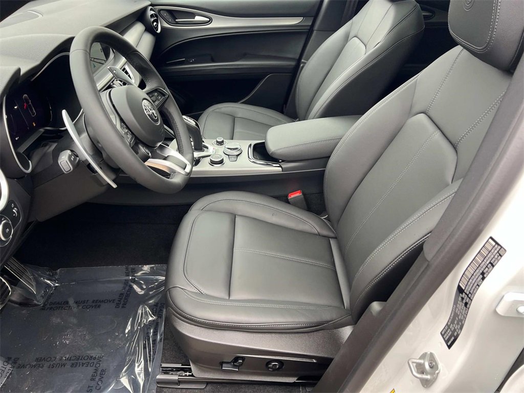 New 2025 Alfa Romeo Stelvio Sprint image 16