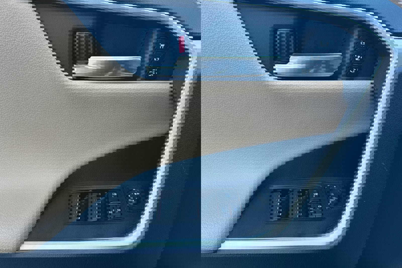 Used 2023 Toyota RAV4 Limited image 11