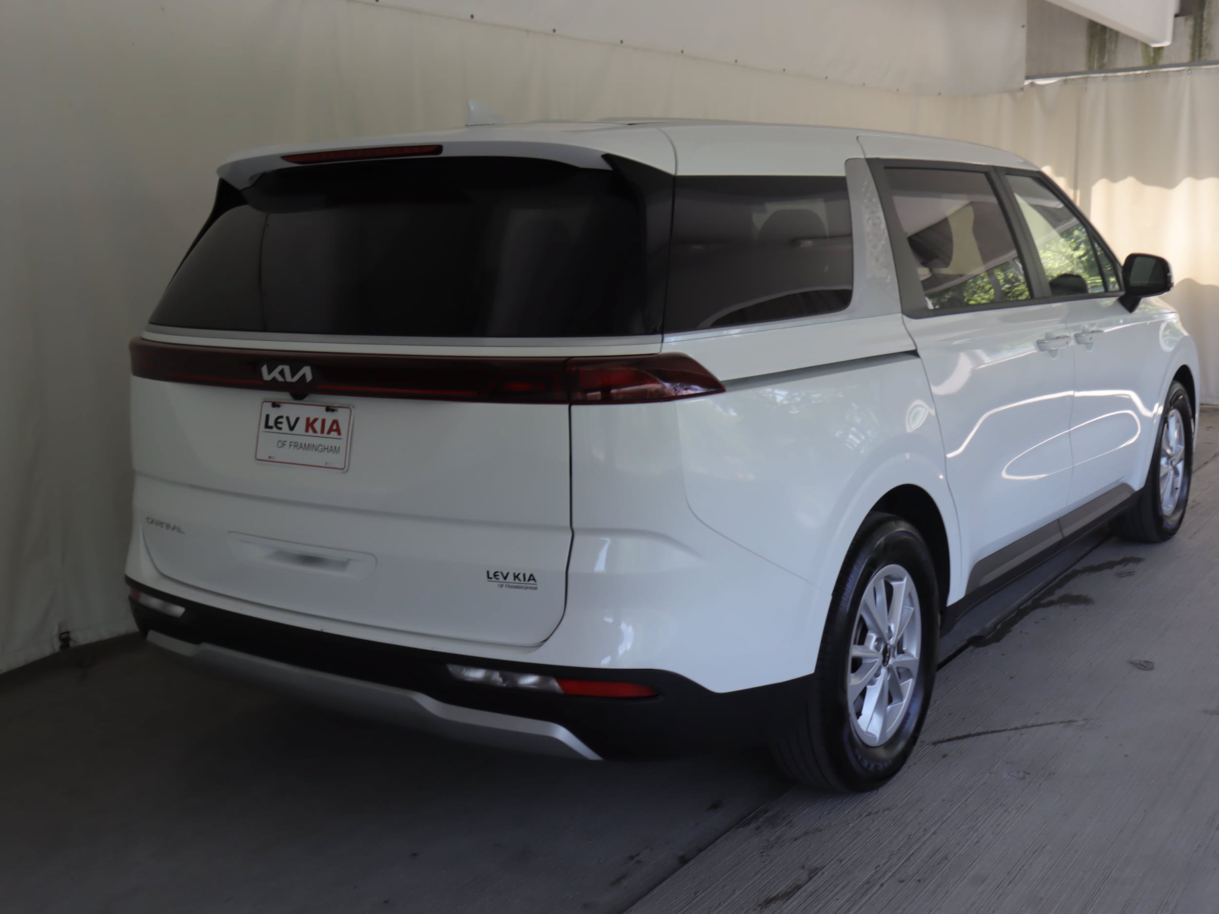 Used 2024 Kia Carnival LX FWD image 5