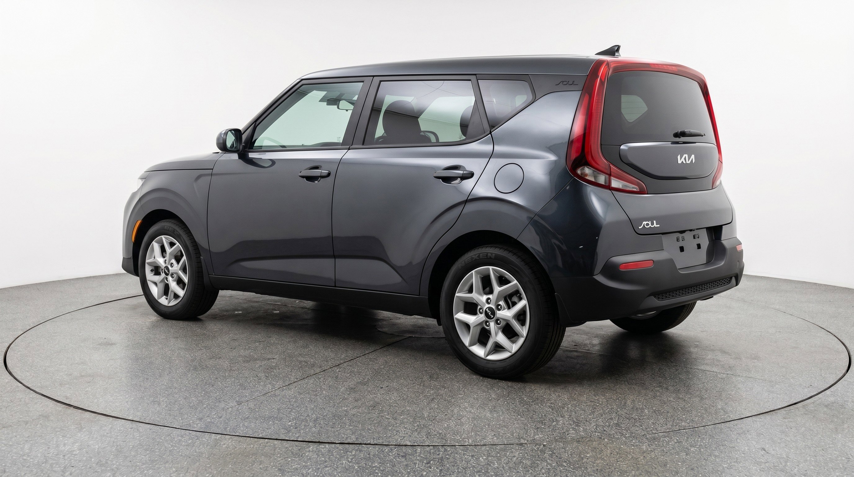Used 2025 Kia Soul LX w/ LX Technology Package FWD image 6
