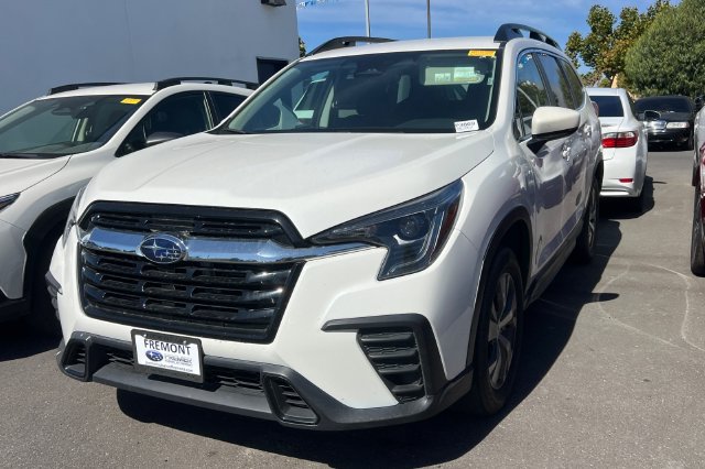 Used 2025 Subaru Ascent Premium AWD/4WD image 2