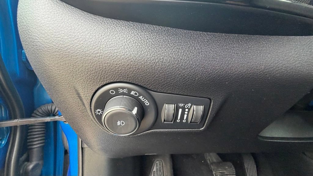 Used 2023 Jeep Compass Latitude AWD/4WD image 18