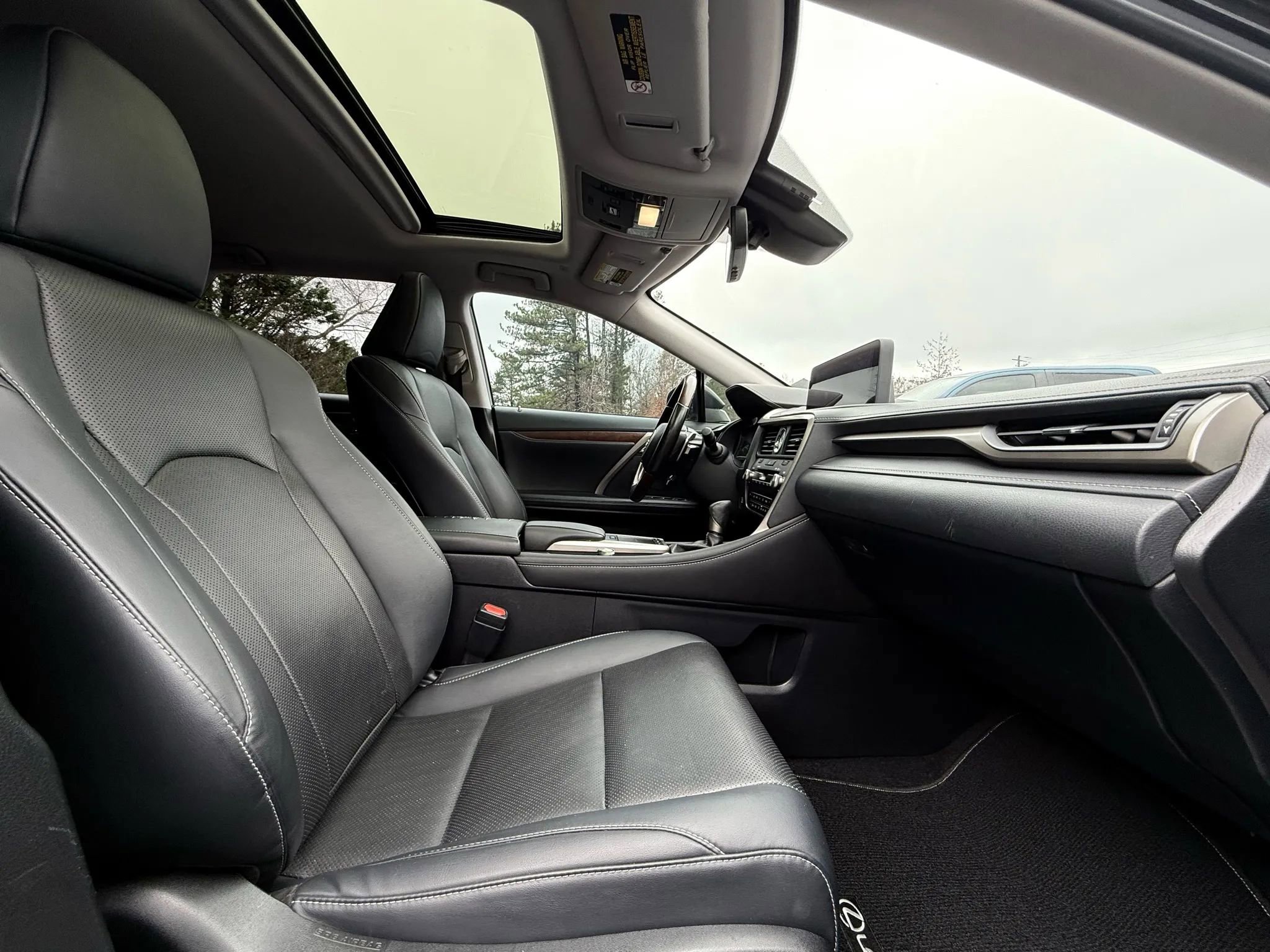 Used 2021 Lexus RX 350L FWD w/ Premium Package image 34