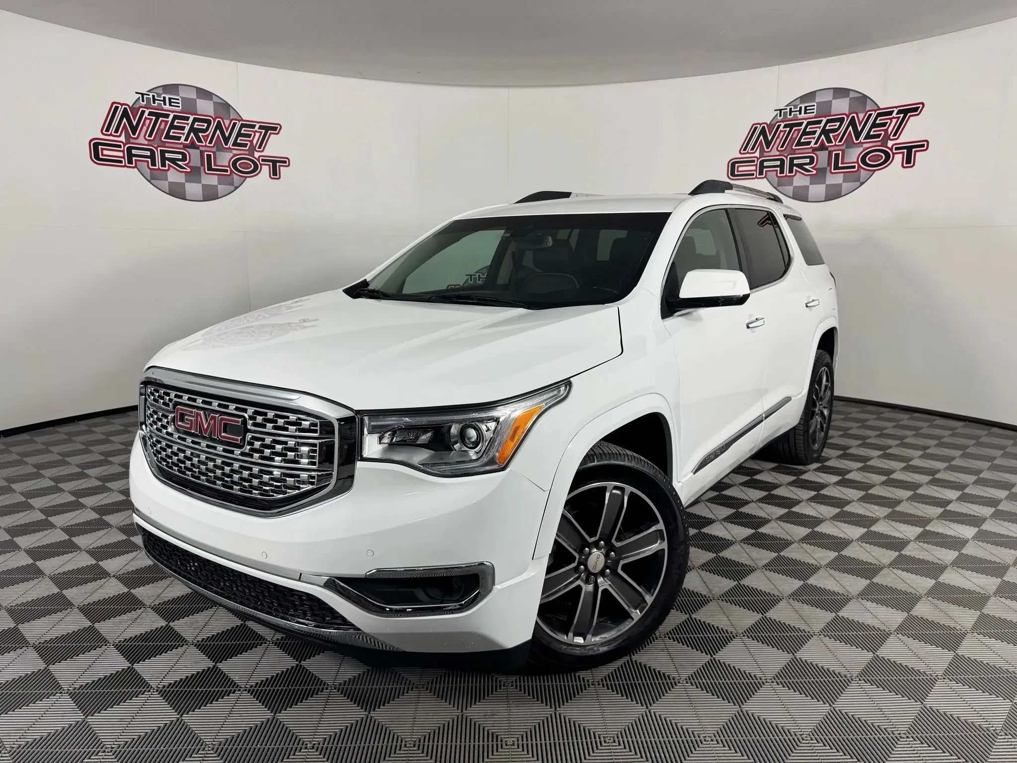 Used 2019 GMC Acadia Denali AWD/4WD image 1