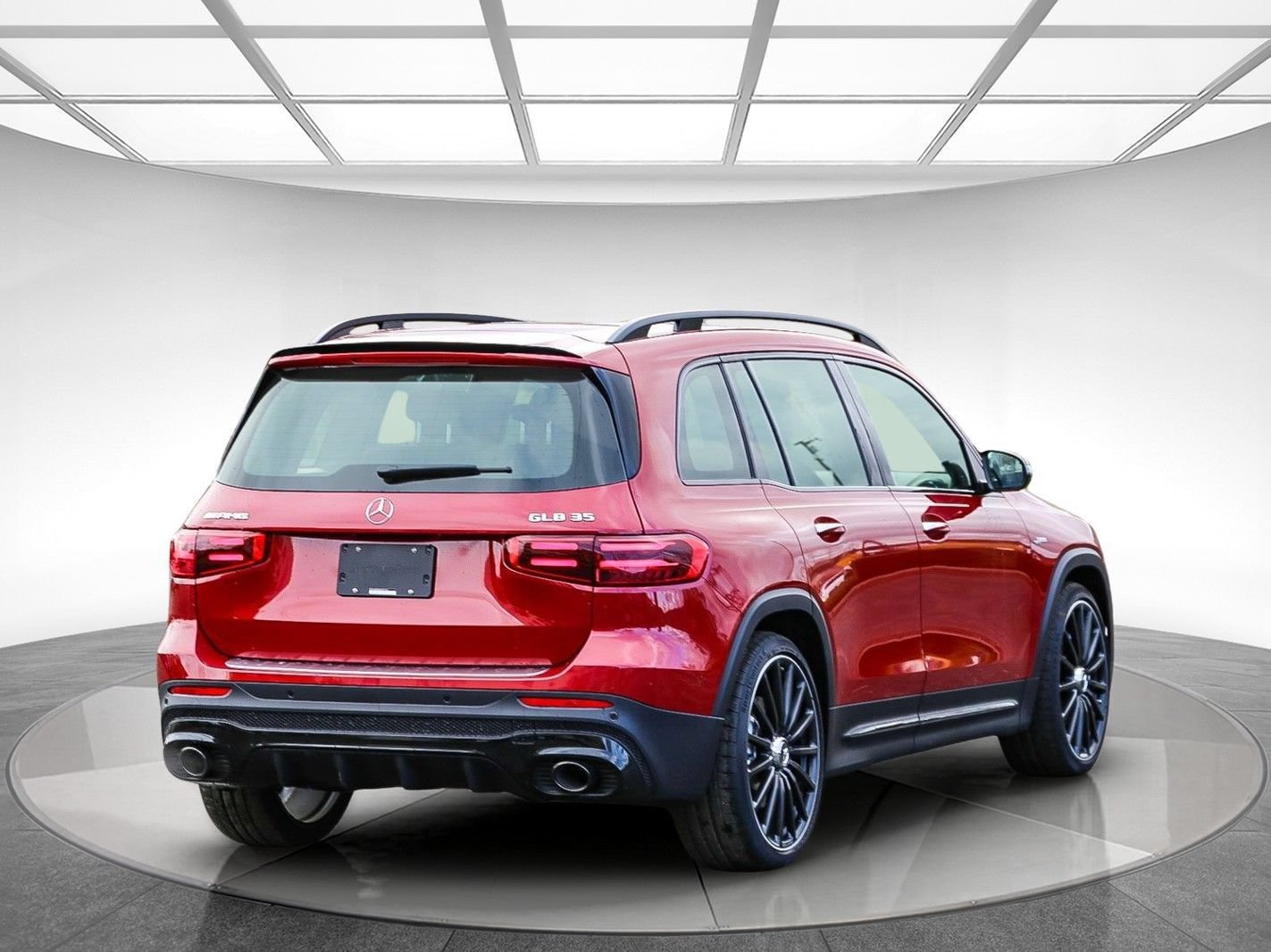 Used 2025 Mercedes-Benz GLB 35 AMG 4MATIC image 4