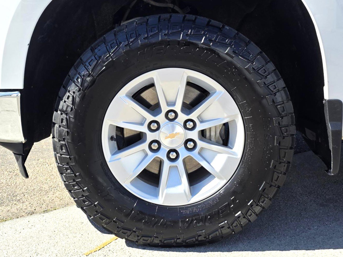 Used 2025 Chevrolet Silverado 1500 LT w/ Safety Package AWD/4WD image 9