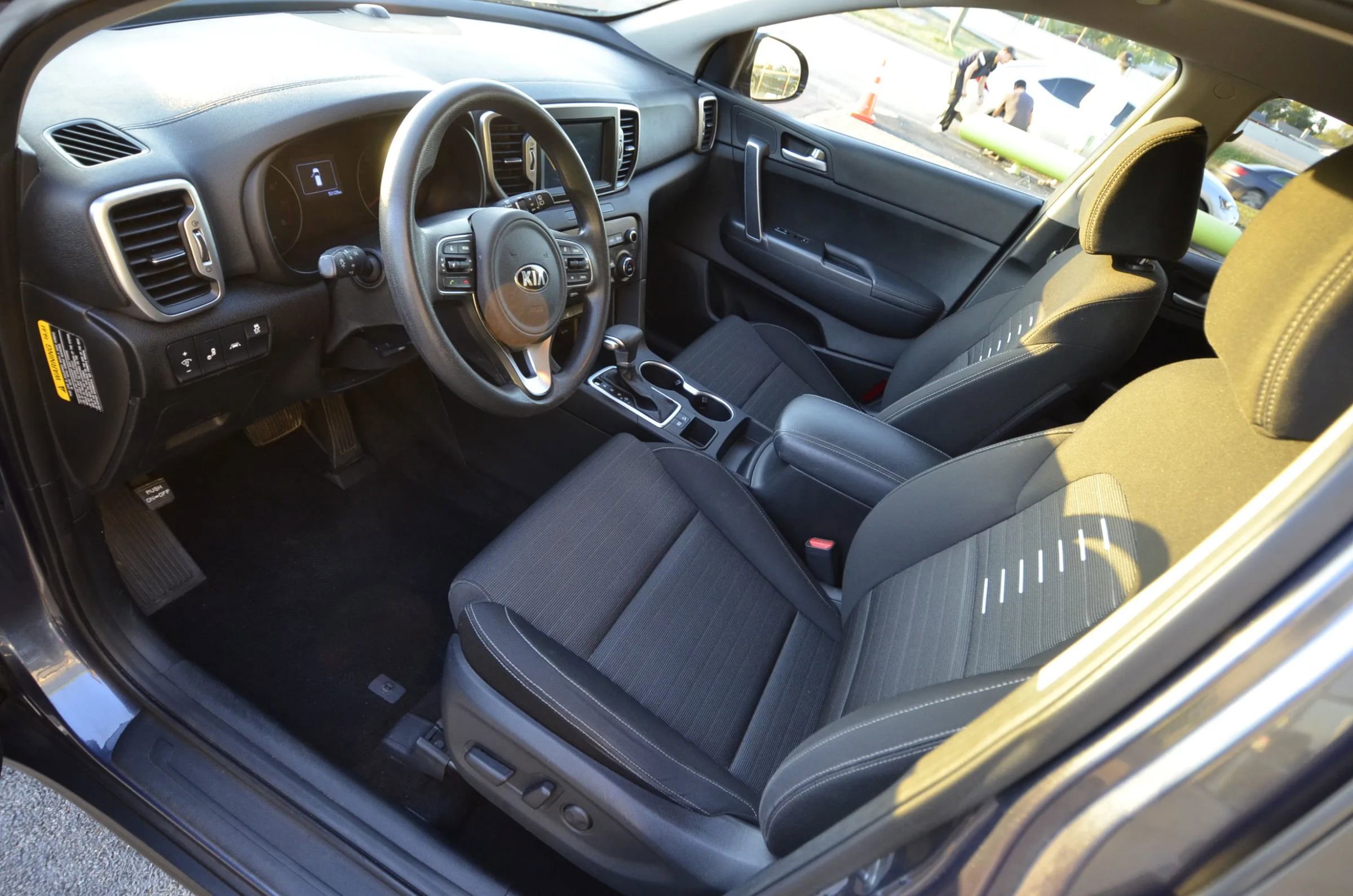 Used 2018 Kia Sportage LX w/ LX Technology Package image 15