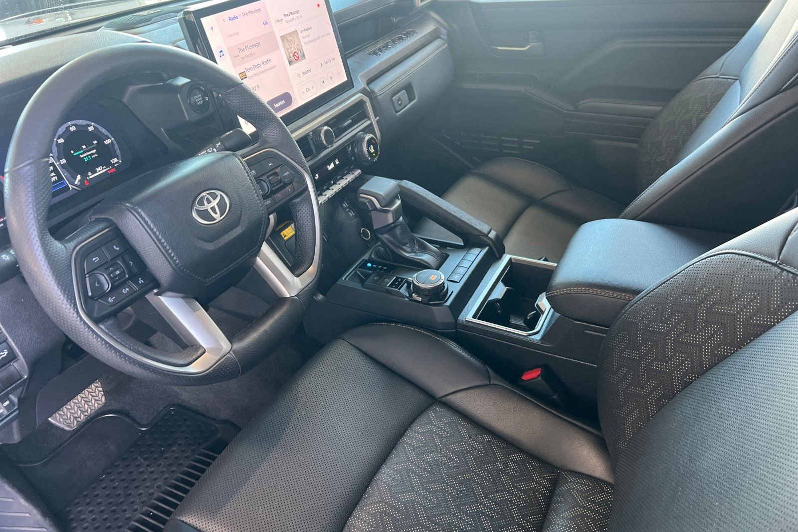 Used 2024 Toyota Tacoma Limited w/ Limited Package (LT) image 7