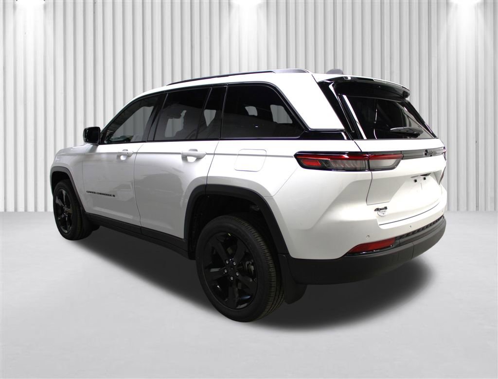 New 2025 Jeep Grand Cherokee Laredo image 5