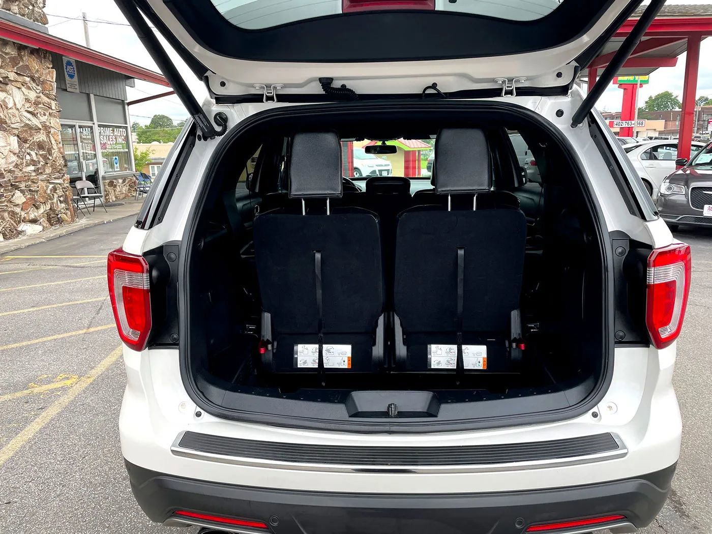 Used 2018 Ford Explorer XLT w/ Equipment Group 202A image 6