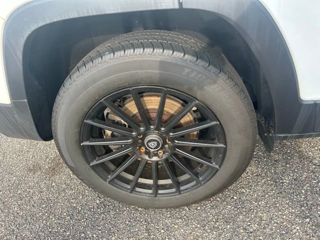 Used 2018 Jeep Cherokee Limited image 4