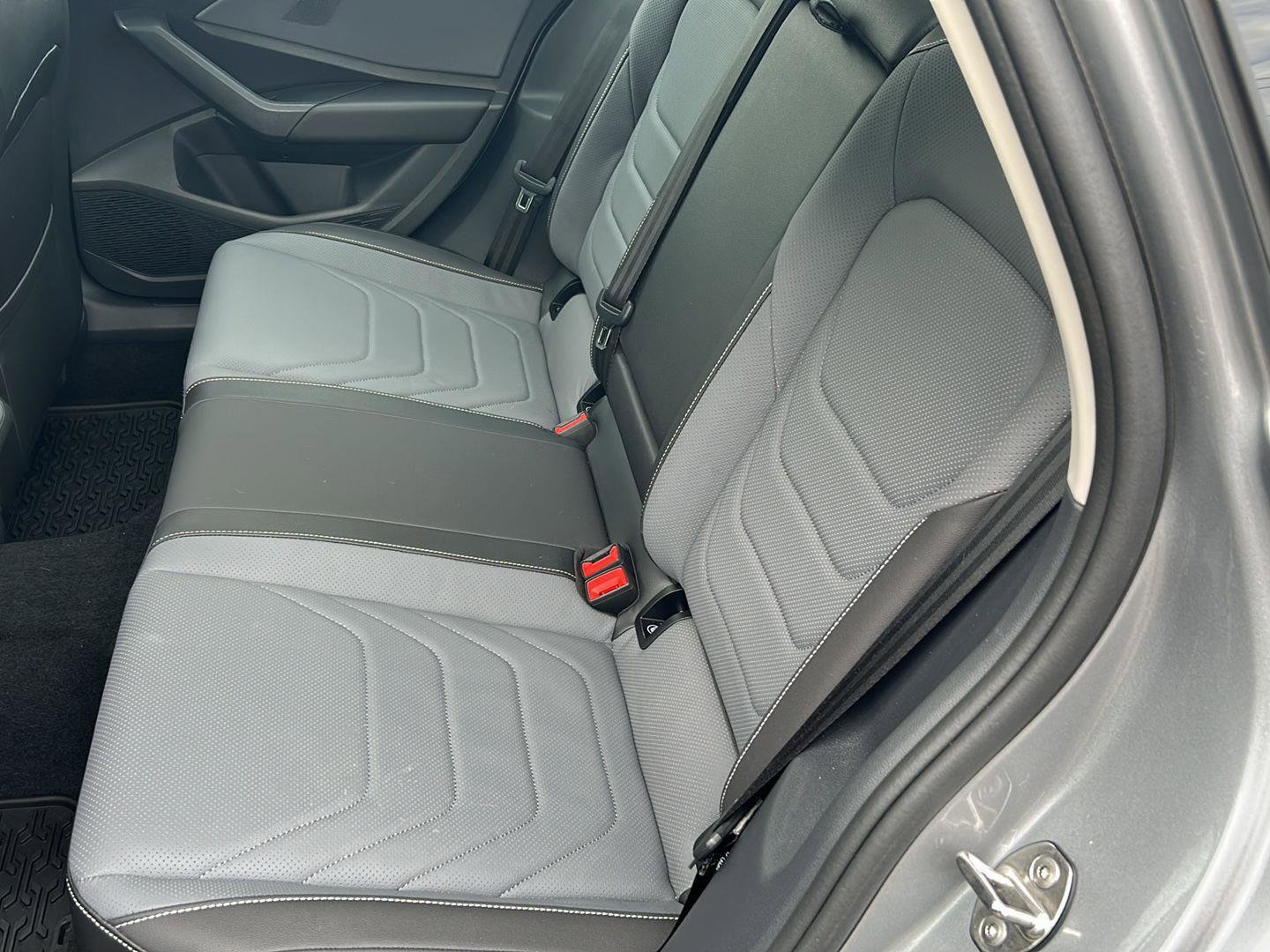 Used 2025 Volkswagen Jetta SEL image 9