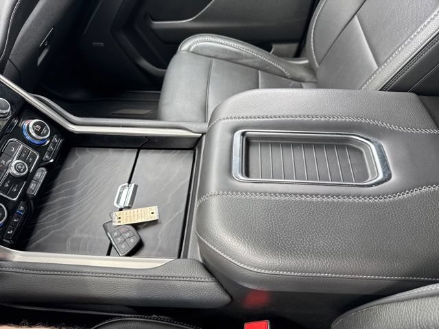 Used 2022 GMC Yukon XL Denali AWD/4WD image 17