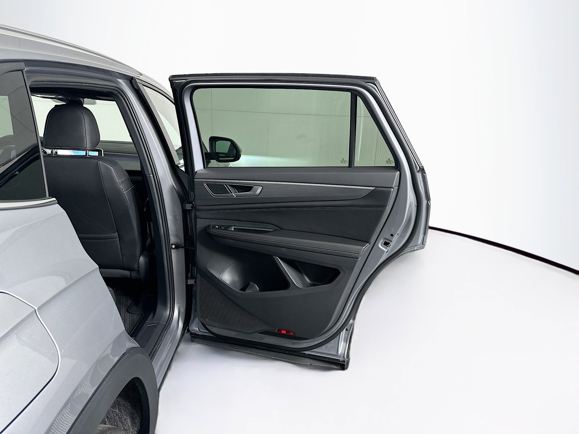 Used 2025 Volkswagen Atlas Cross Sport SE FWD image 29