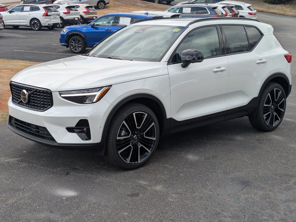 New 2026 Volvo XC40 B4 Plus w/ Climate Package FWD image 2