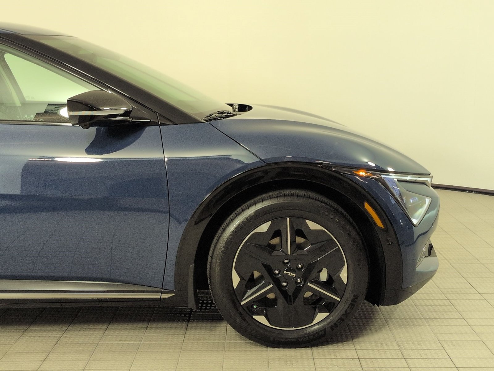 Used 2025 Kia EV6 Wind RWD image 12