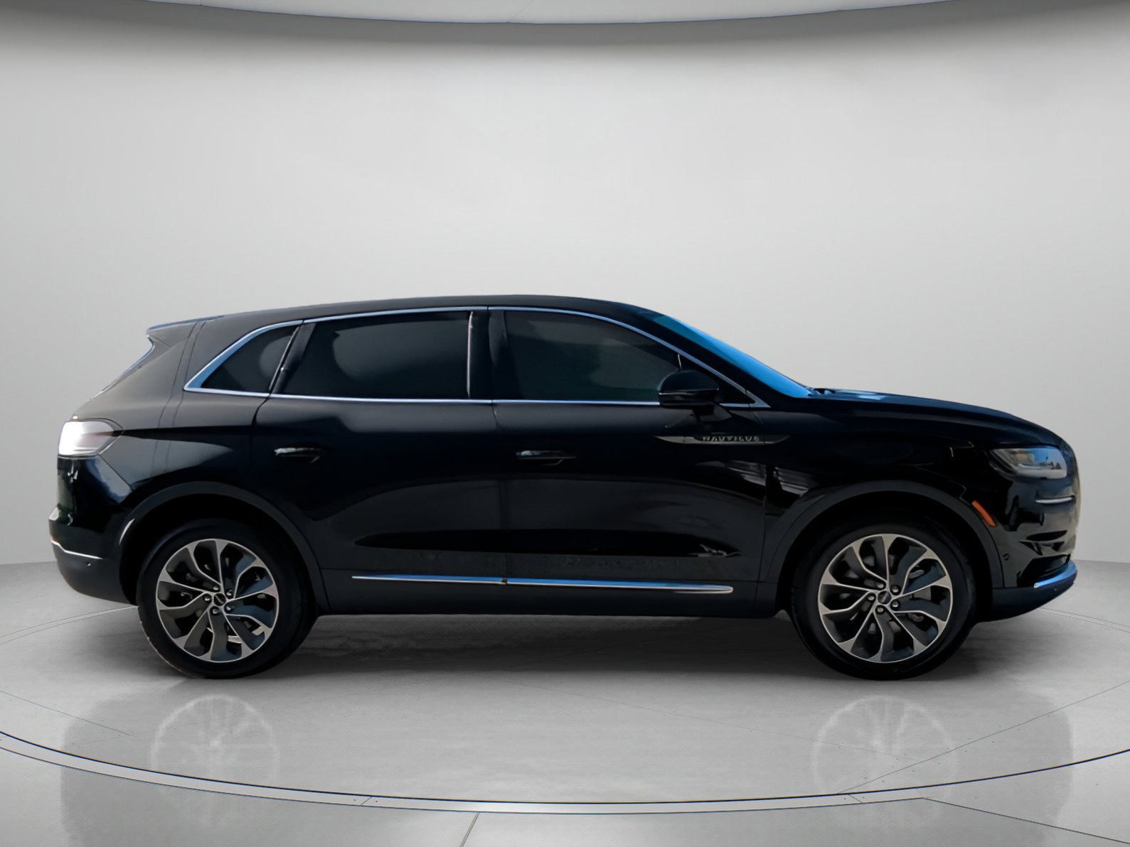 Used 2023 Lincoln Nautilus Reserve w/ Equipment Group 201A image 32