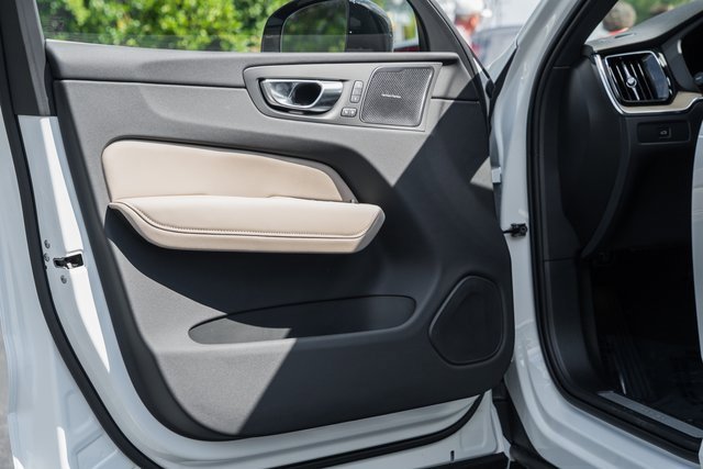 New 2026 Volvo XC60 B5 Plus w/ Protection Package Premier image 32
