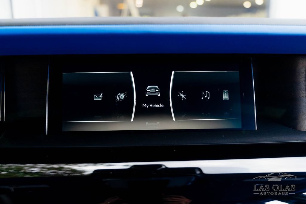 Used 2024 Rolls-Royce Phantom Sedan RWD image 52
