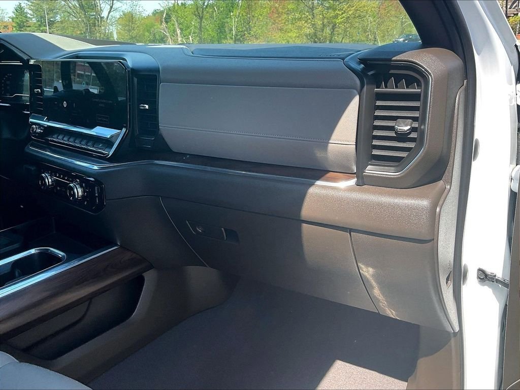 Used 2022 GMC Sierra 1500 SLT w/ SLT Premium Plus Package AWD/4WD image 13