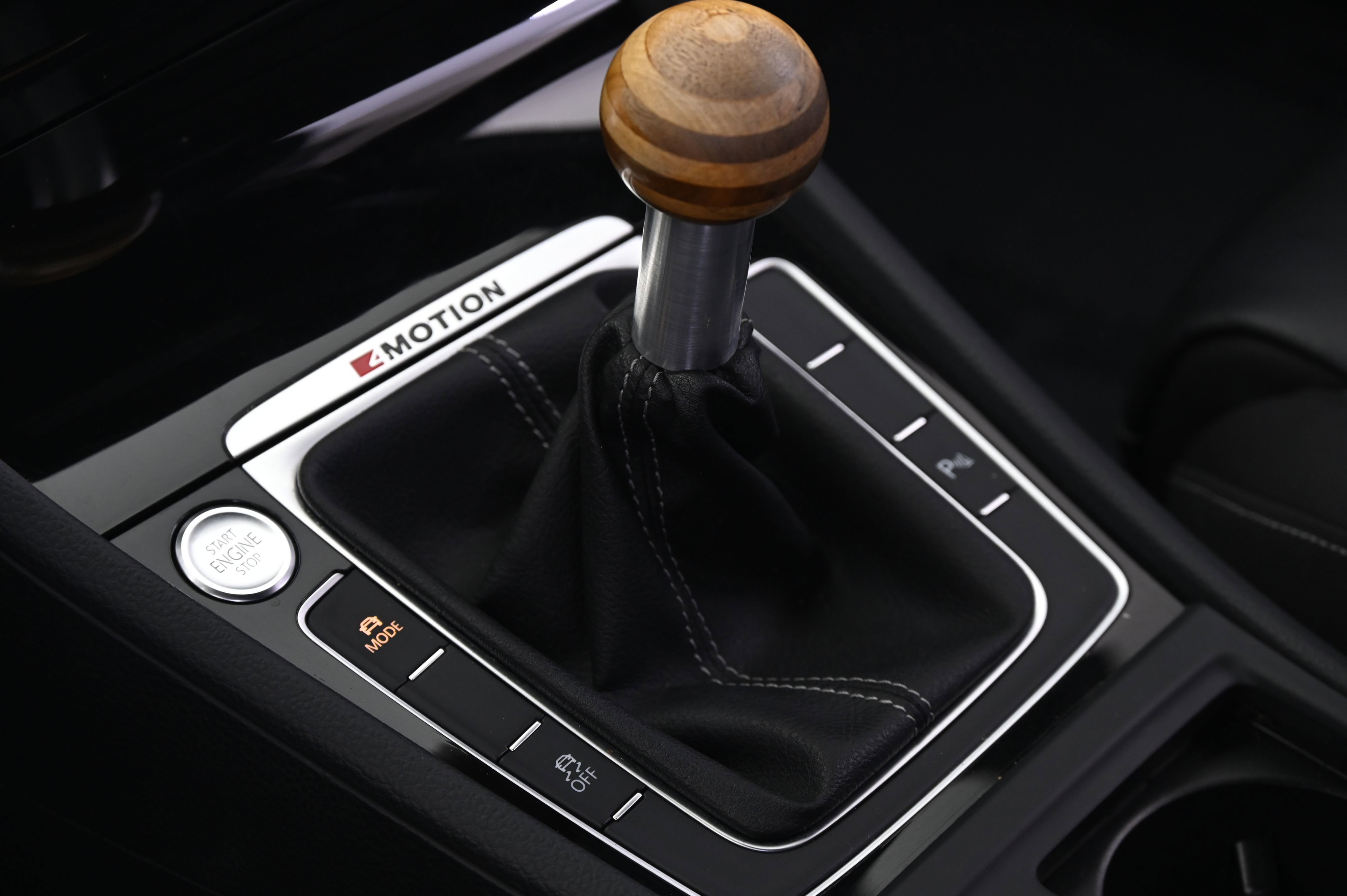 Used 2018 Volkswagen Golf R 4-Door image 34