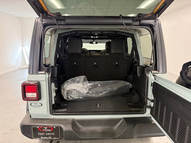 Used 2023 Jeep Wrangler Sport S image 9