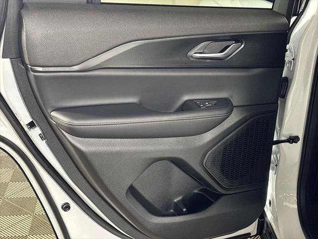 Certified 2025 Jeep Grand Cherokee Laredo AWD/4WD image 19