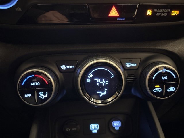 Used 2020 Hyundai Venue SEL image 18