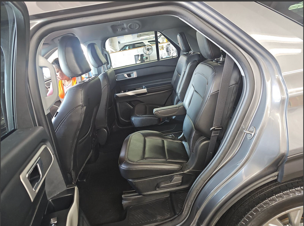 Used 2023 Ford Explorer XLT w/ Equipment Group 202A AWD/4WD image 17