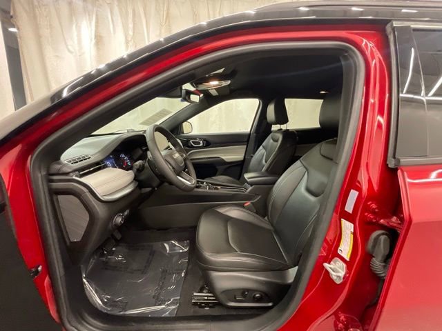 Used 2025 Jeep Compass Limited AWD/4WD image 10